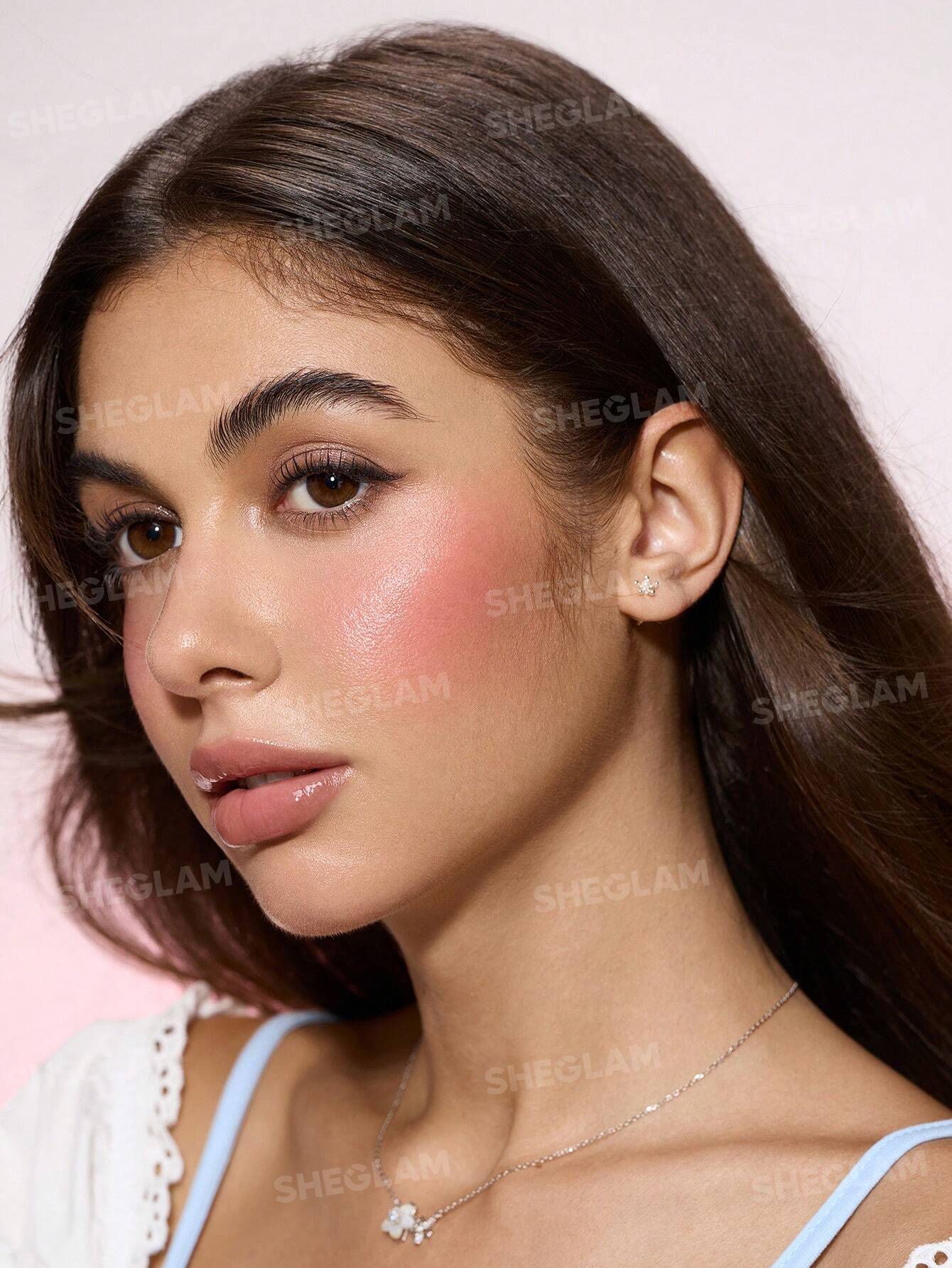 رژ گونه شیگلم مدل Glass Glow — Stunner — نمای ۳